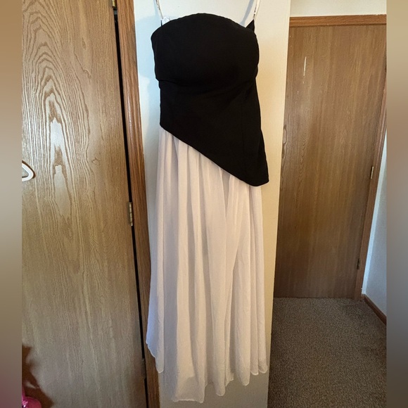 Chic Black and White Strapless Dress - Picture 4 of 7